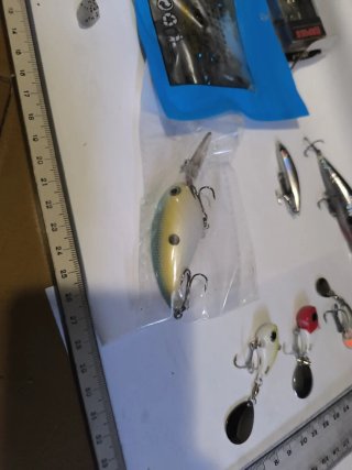 Lote 91 señuelos: Pikies, Rapala, Crankbaits...