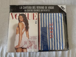 Revista vogue julio + neceser azul!