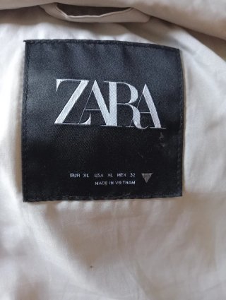 Cazadora acolchada  plumifero corto Zara beige XL