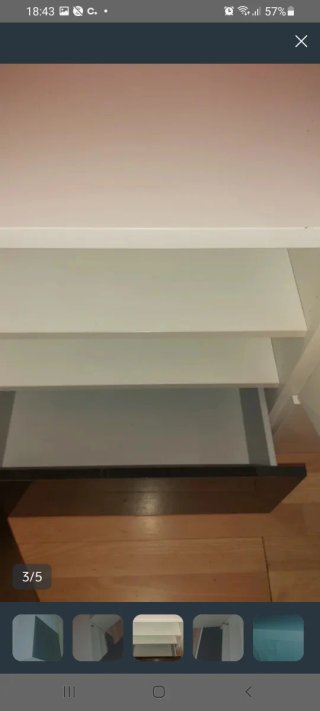 Mueble blanco y negro