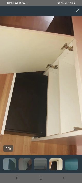Mueble blanco y negro
