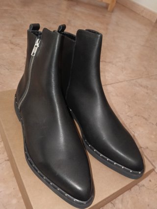 Botines negros mujer con tachuelas