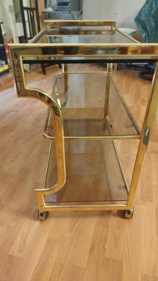 Carrito auxiliar dorado con cristal