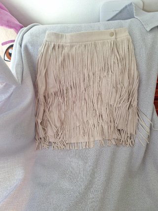 Falda beige con flecos