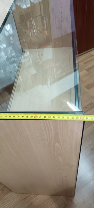 Vitrina expositora de madera y cristal
