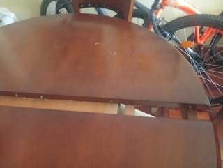 Mesa redonda de madera con 4 sillas