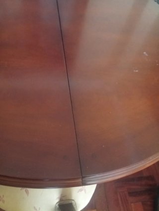 Mesa redonda de madera con 4 sillas