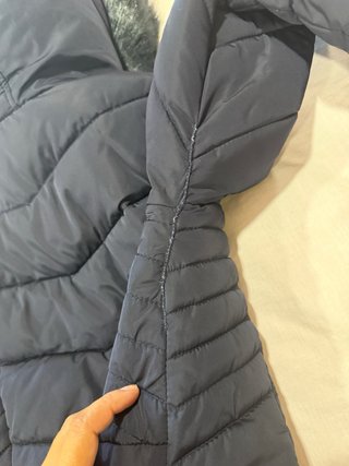 Chaqueta azul con capucha y pelo