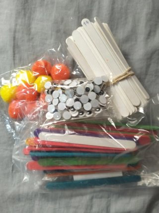 Lote Manualidades: Limpia Pipas, Plumas, Bolas