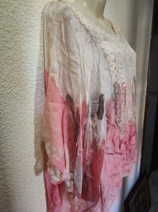 Blusa de seda rosa y blanca
