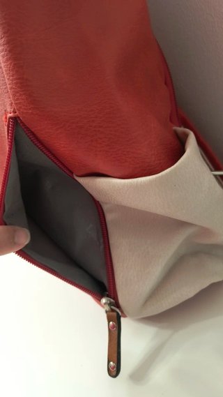 Mochila Mujer Bolsillo Antirobo Beige y Rojo