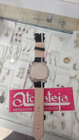 Reloj Lige Negro y Plateado