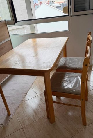 Conjunto comedor madera: mesa más 4 sillas