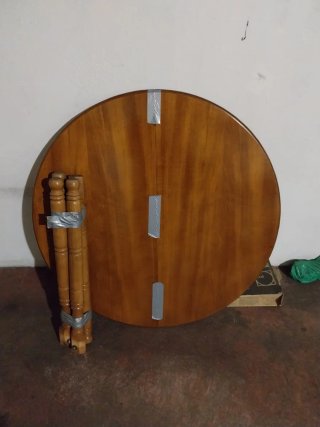 Mesa de comedor redonda de madera