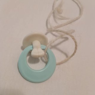 Chupete antiguo de muñeco