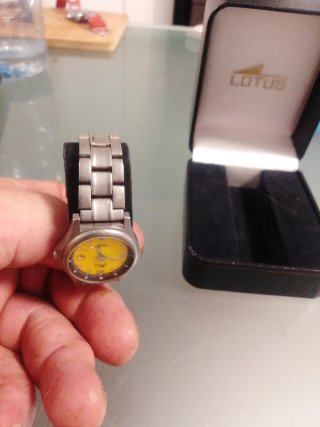 Reloj Lotus Mujer Amarillo y Plateado