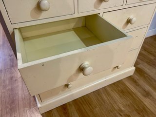 Cómoda cajonera de madera