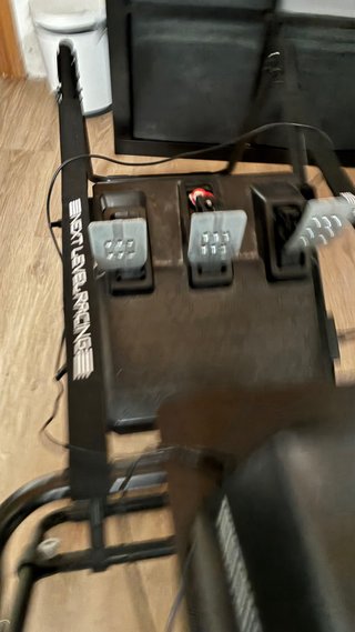 Cockpit Next Level Racing y Thrustmaster T248