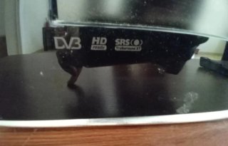 Televisión Samsung Negra y Plateada