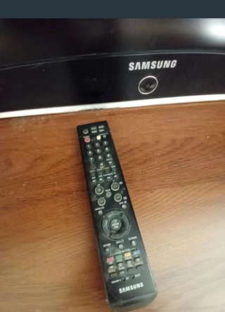 Televisión Samsung Negra y Plateada
