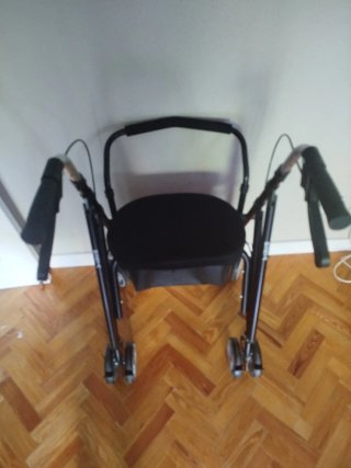 ANDADOR NUEVO SIN ESTRENAR  Plegable con Asiento