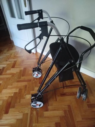 ANDADOR NUEVO SIN ESTRENAR  Plegable con Asiento