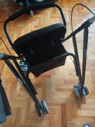 ANDADOR NUEVO SIN ESTRENAR  Plegable con Asiento