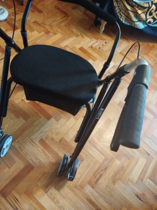 ANDADOR NUEVO SIN ESTRENAR  Plegable con Asiento