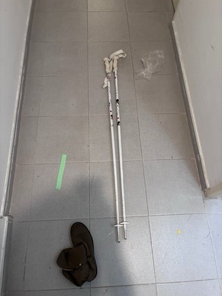 Esquís con fijaciones