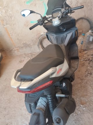 Aprilia SR GT Maxi Scooter Negro/Plata