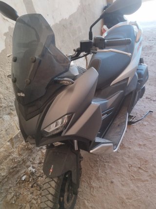 Aprilia SR GT Maxi Scooter Negro/Plata