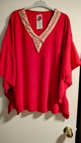 Blusa estampada beige y negra