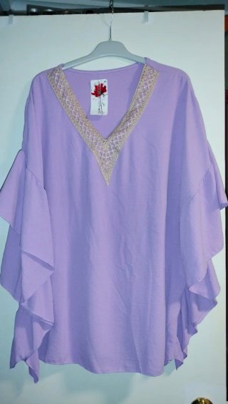 Blusa estampada beige y negra