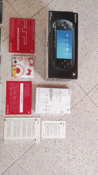 Sony PSP-1004 Nero + 13 Giochi