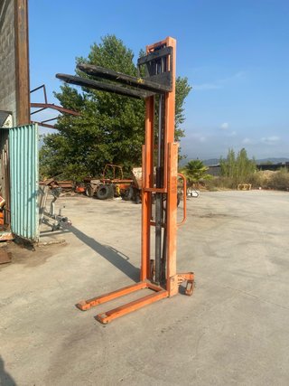 Carretilla elevadora manual naranja