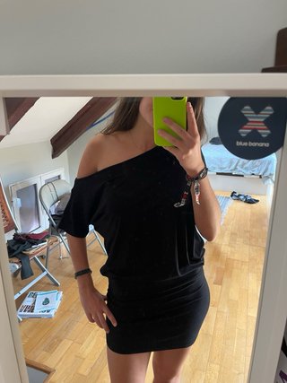Vestido negro corto