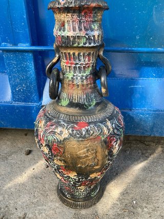 Jarrón de barro antiguo multicolor