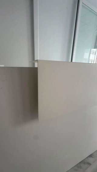 Mostrador de recepción blanco