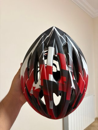 Casco de bicicleta rojo