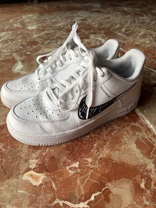 Nike Air Force 1 Low Sketch Swoosh Blancas