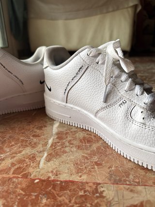 Nike Air Force 1 Low Sketch Swoosh Blancas