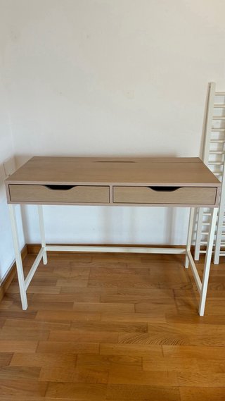 Escritorio Ikea madera y metal