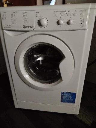 Lavadora INDESIT 4 kg A+