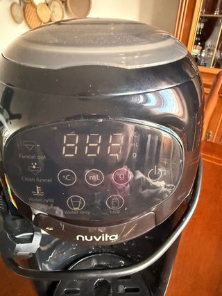 Máquina Nuvita para hacer biberones