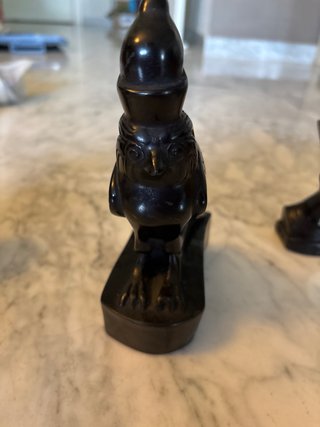 3 Figuras decorativas piedra negra egipcias.