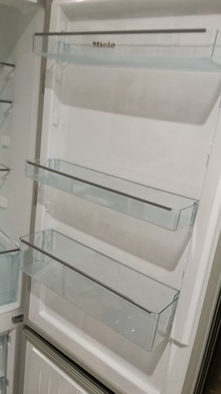 Nevera Miele plateada