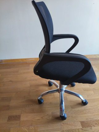 Silla de oficina negra