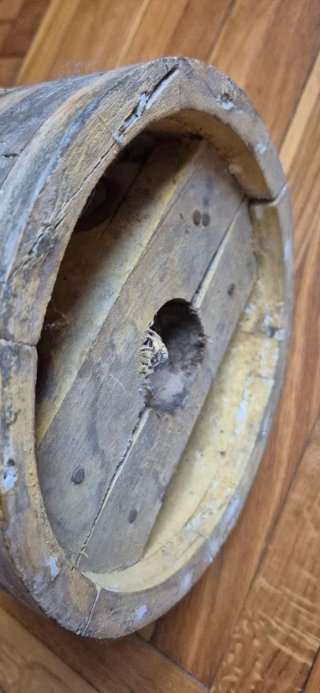Antica puleggia in legno
