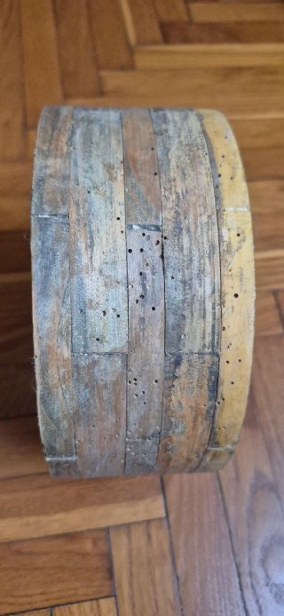 Antica puleggia in legno