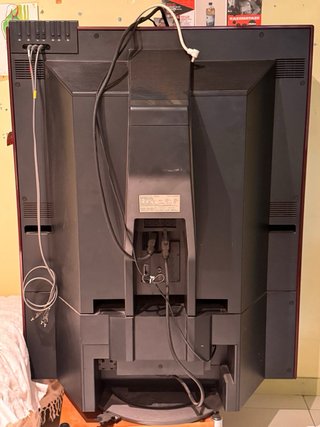 Televisor Bang & Olufsen Rojo